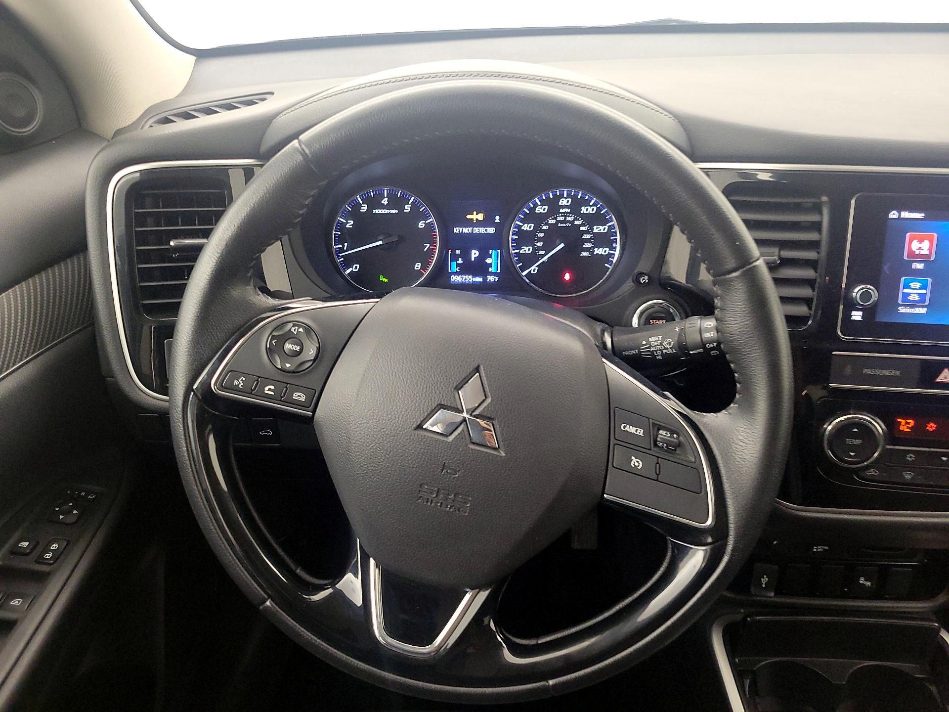 Thumbnail: 2019 Mitsubishi Outlander - 10