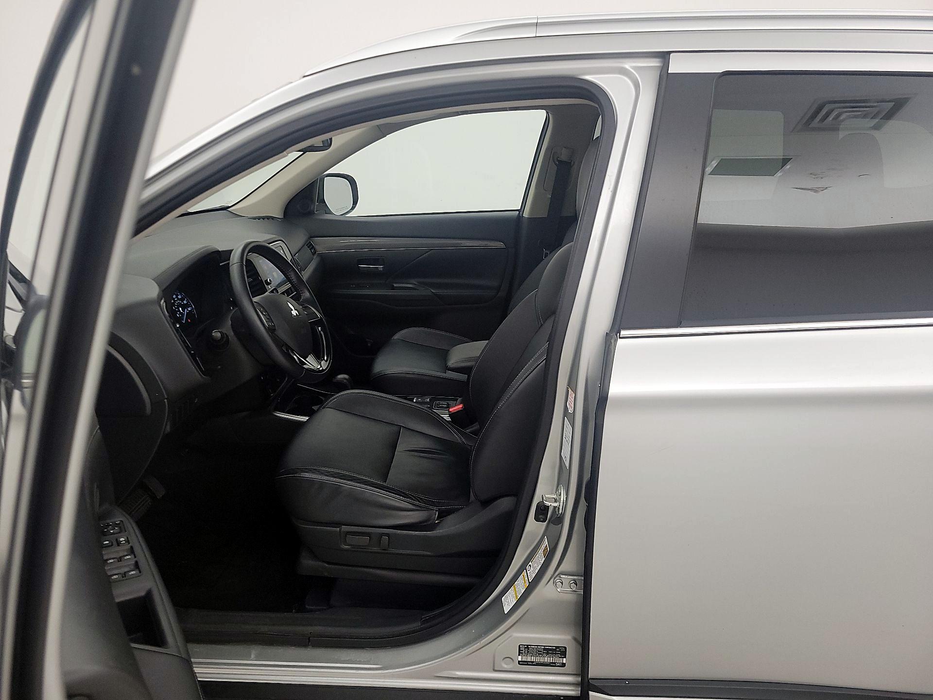 Thumbnail: 2019 Mitsubishi Outlander - 11