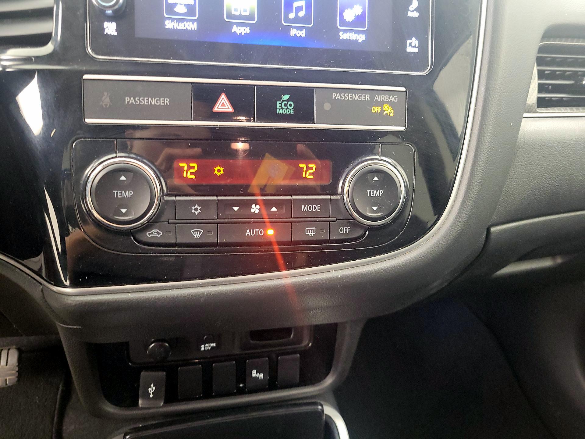 Thumbnail: 2019 Mitsubishi Outlander - 16
