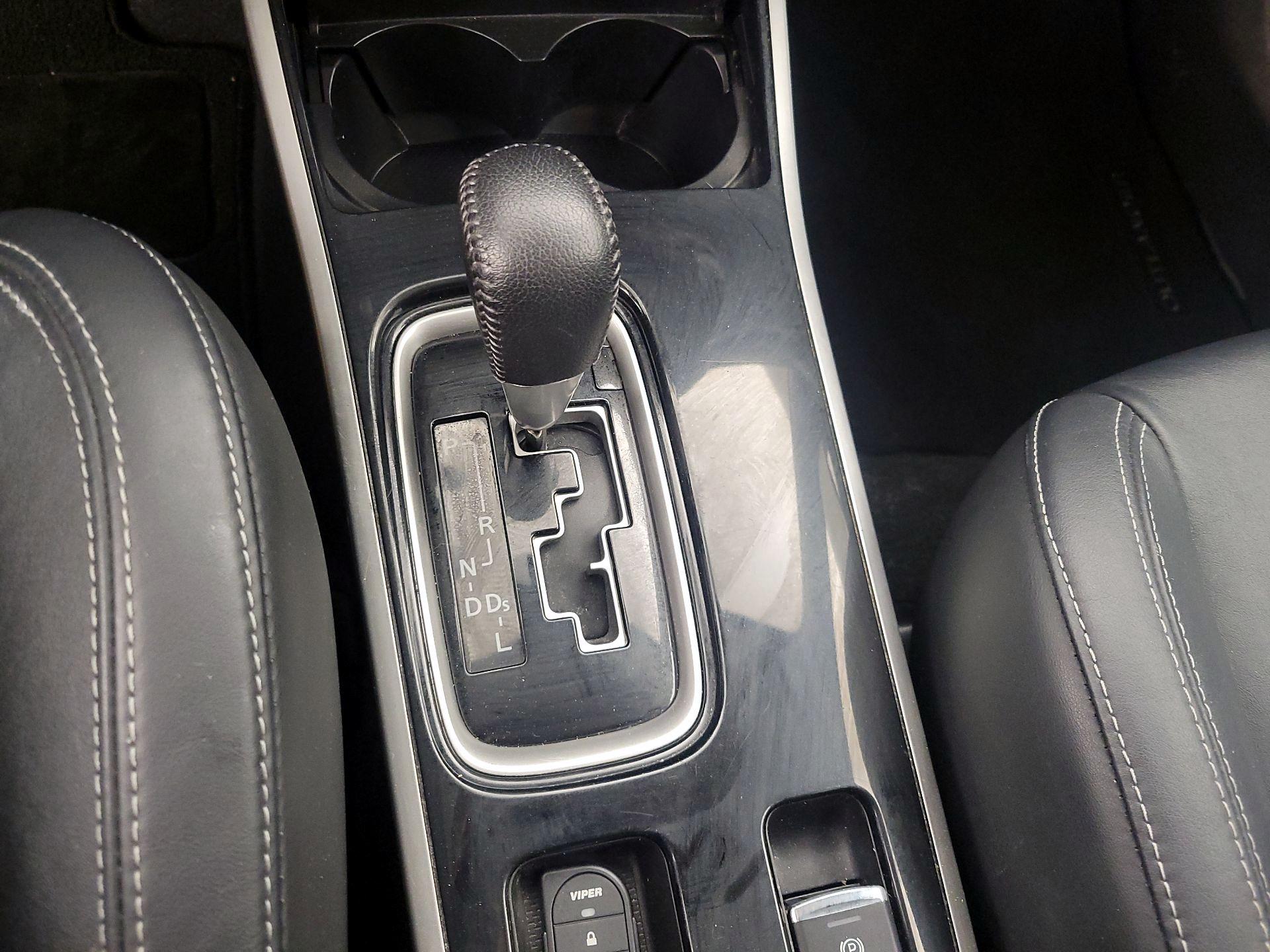 Thumbnail: 2019 Mitsubishi Outlander - 17