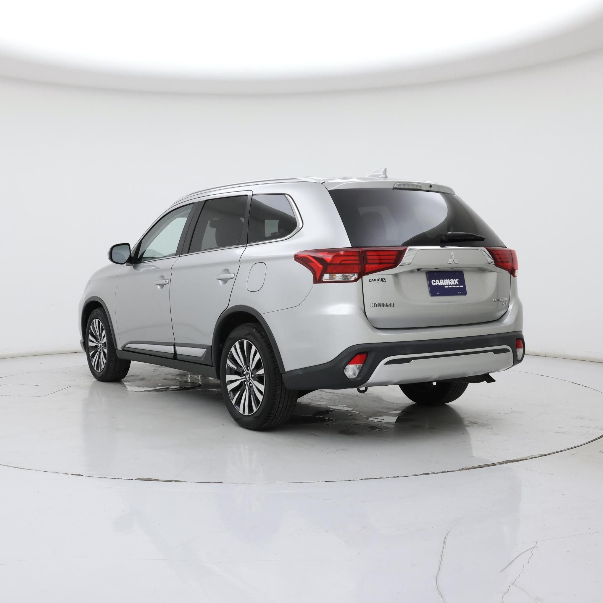Thumbnail: 2019 Mitsubishi Outlander - 2