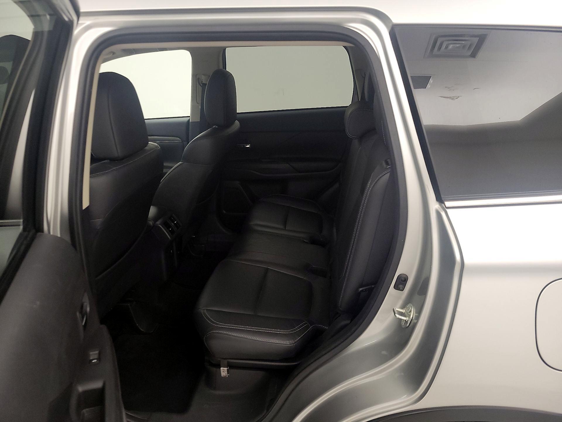 Thumbnail: 2019 Mitsubishi Outlander - 19