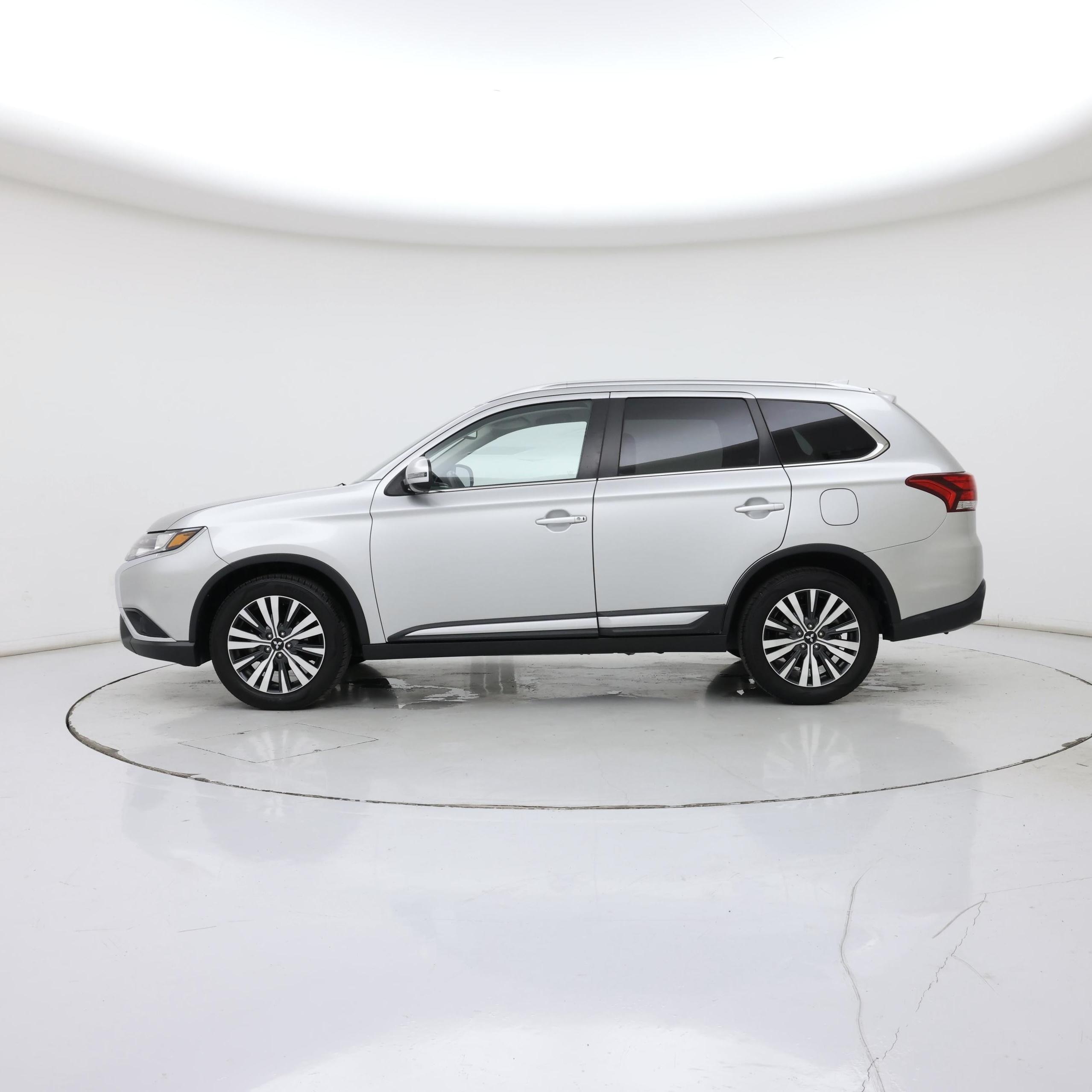 Thumbnail: 2019 Mitsubishi Outlander - 3