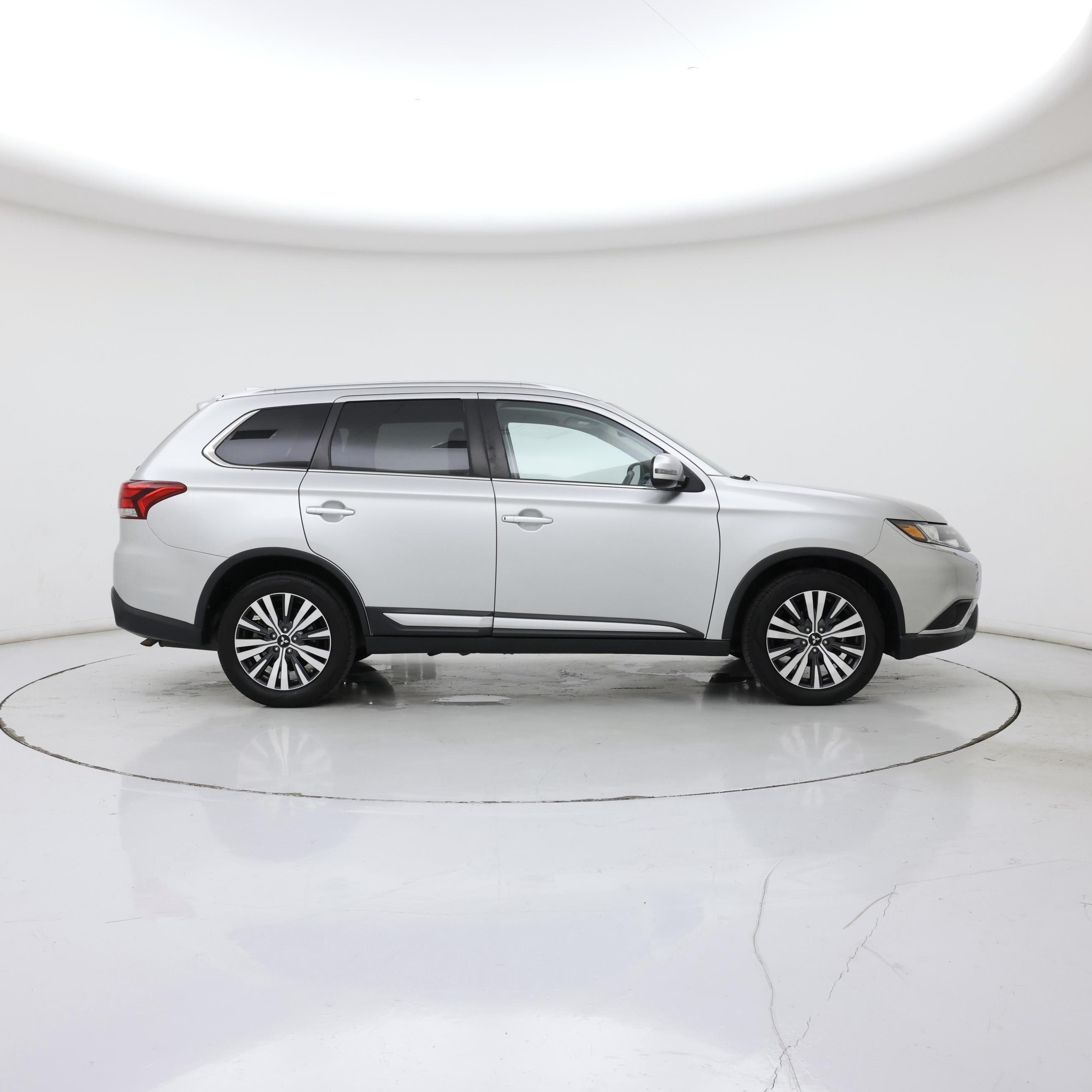 Thumbnail: 2019 Mitsubishi Outlander - 7
