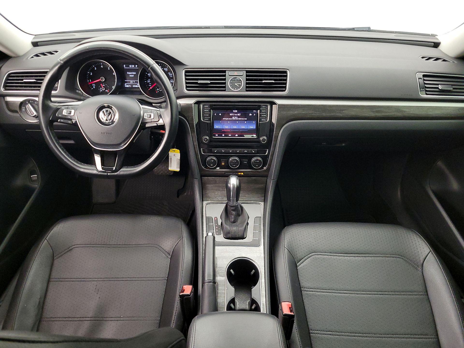 Thumbnail: 2016 Volkswagen Passat - 9