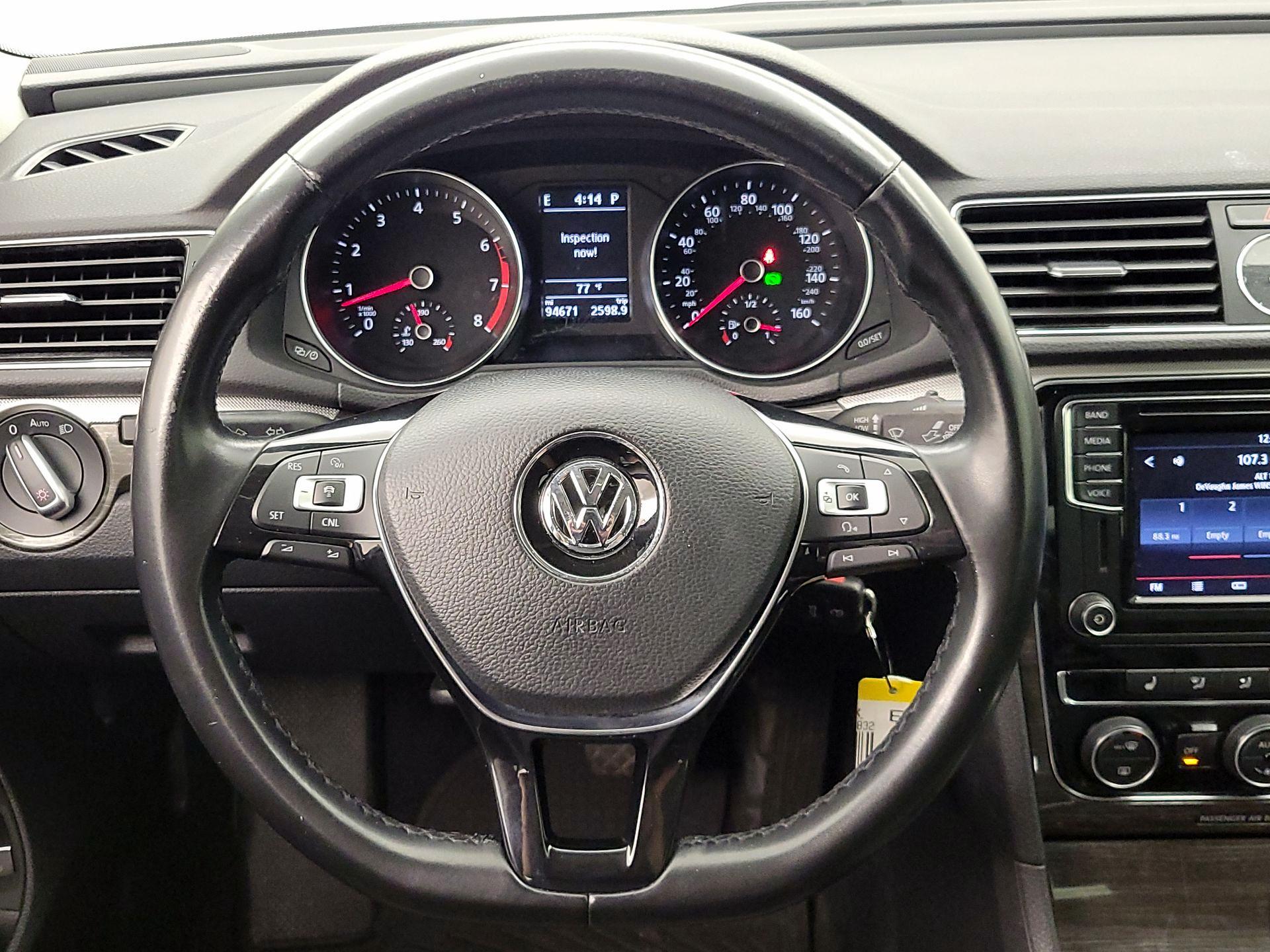 Thumbnail: 2016 Volkswagen Passat - 10
