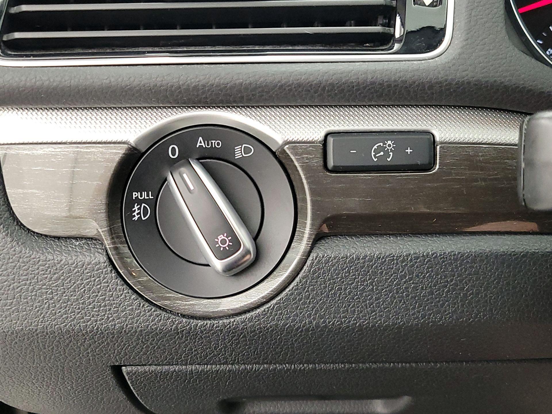 Thumbnail: 2016 Volkswagen Passat - 13