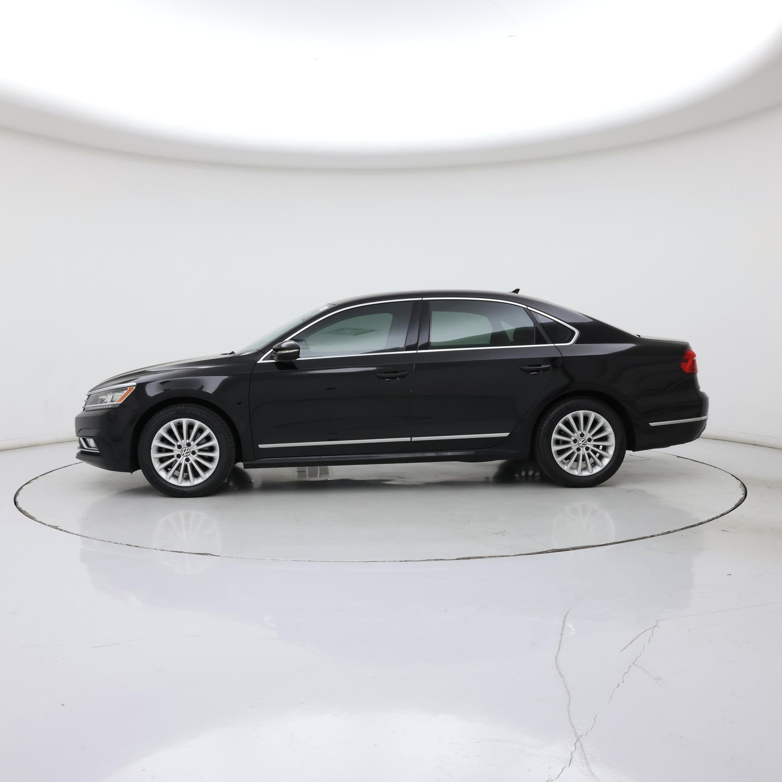 Thumbnail: 2016 Volkswagen Passat - 3