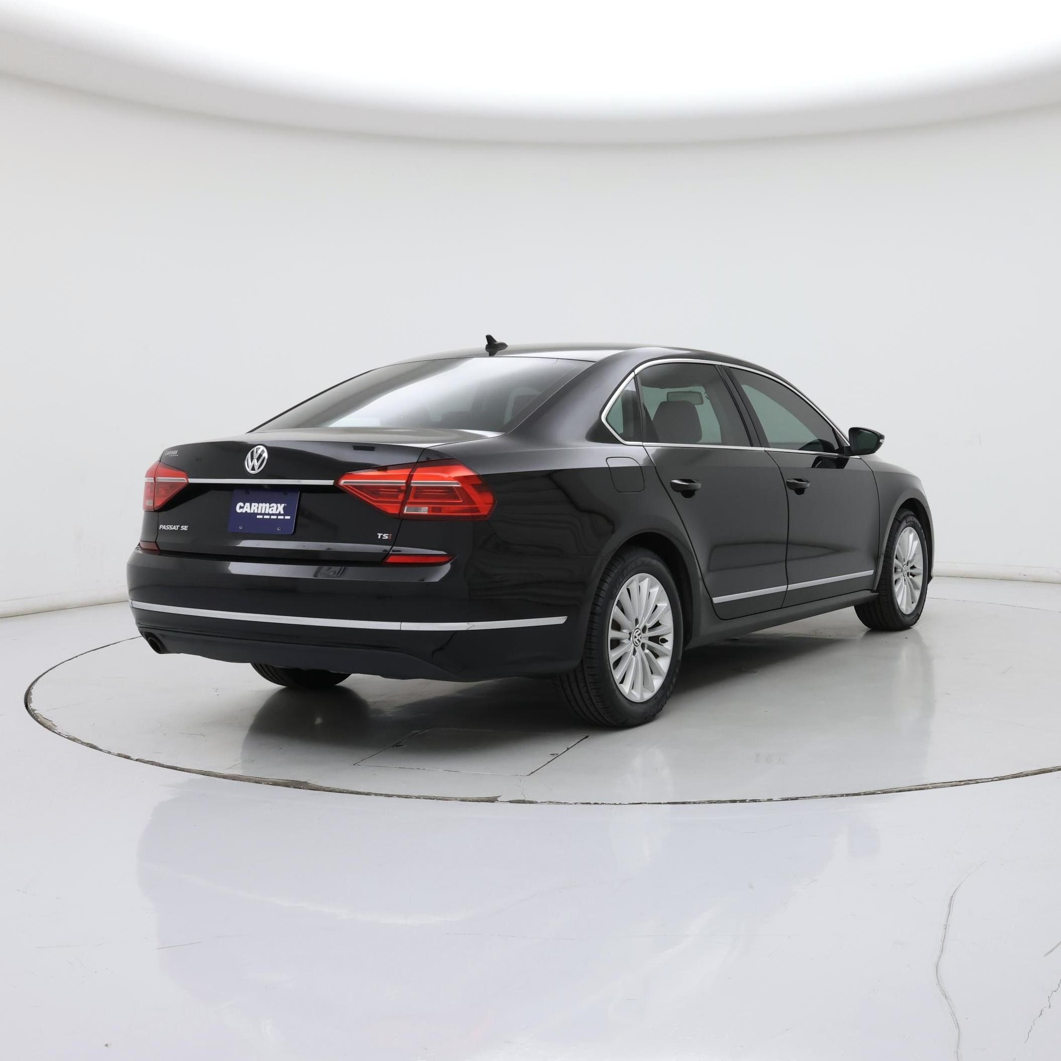 Thumbnail: 2016 Volkswagen Passat - 8
