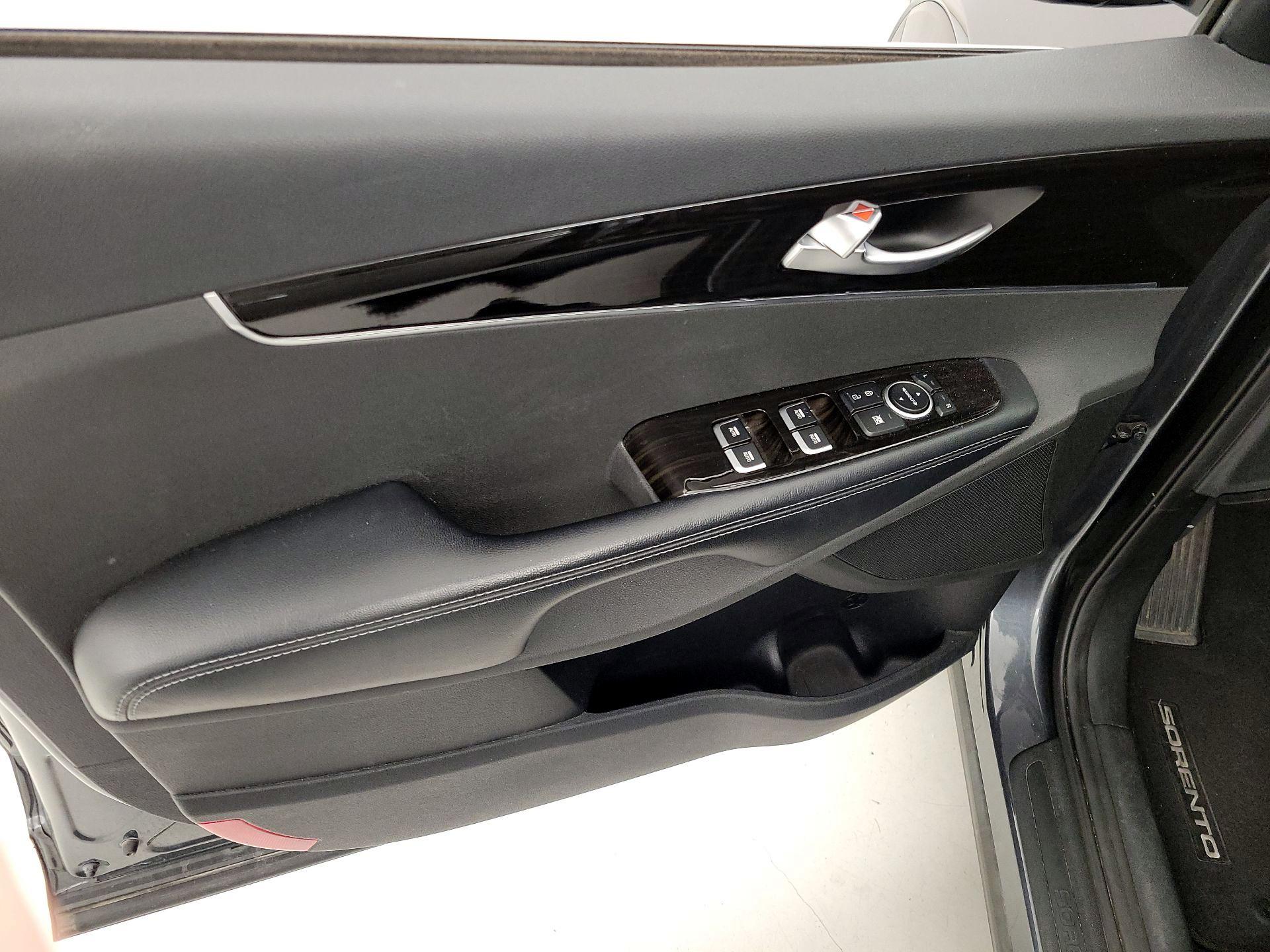 Thumbnail: 2020 Kia Sorento - 12