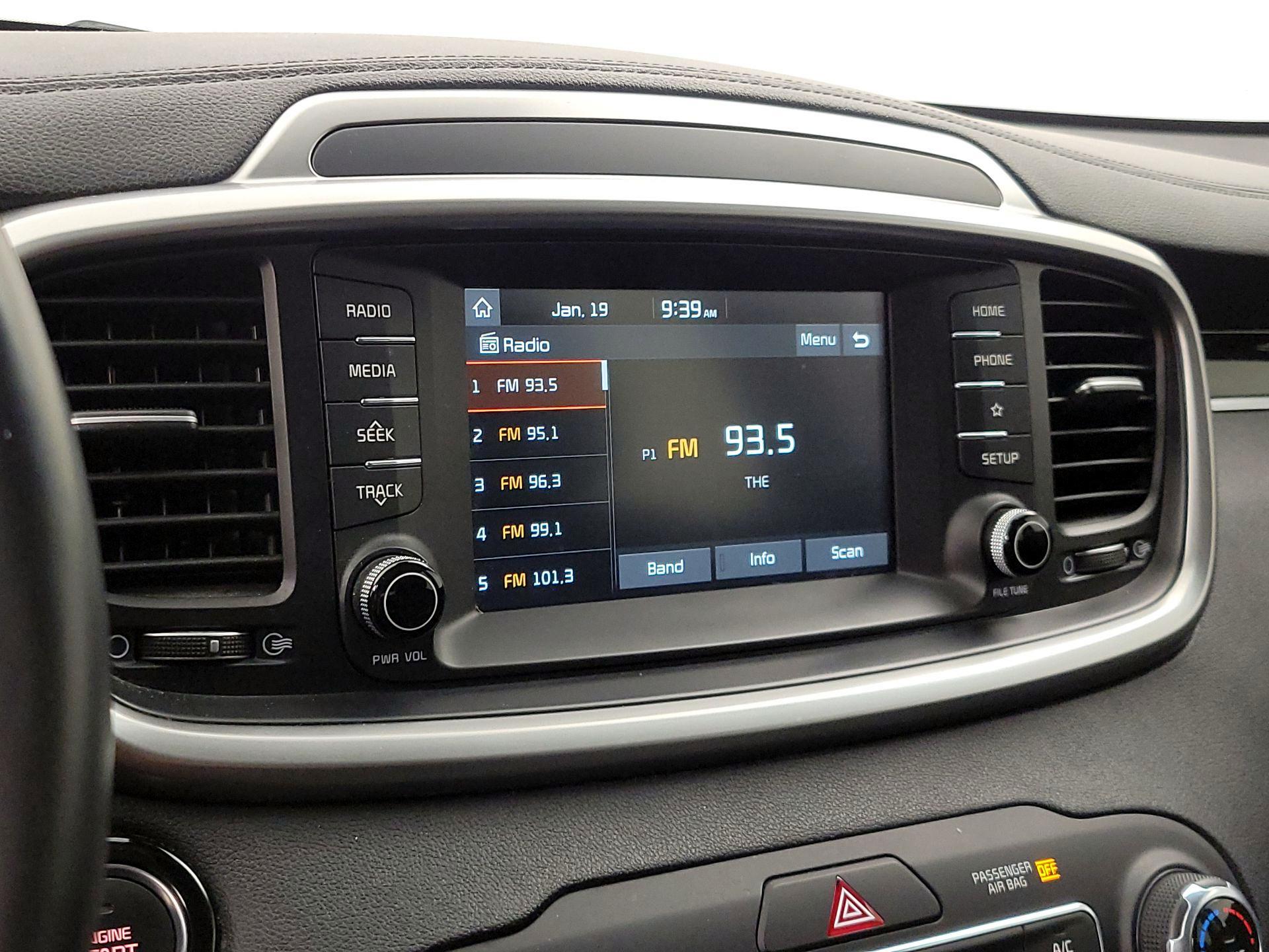 Thumbnail: 2020 Kia Sorento - 15