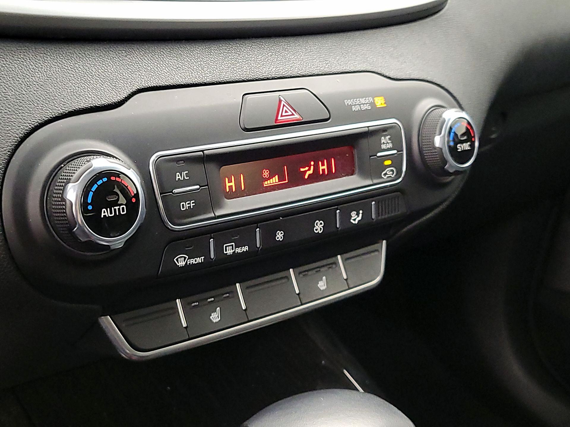 Thumbnail: 2020 Kia Sorento - 16