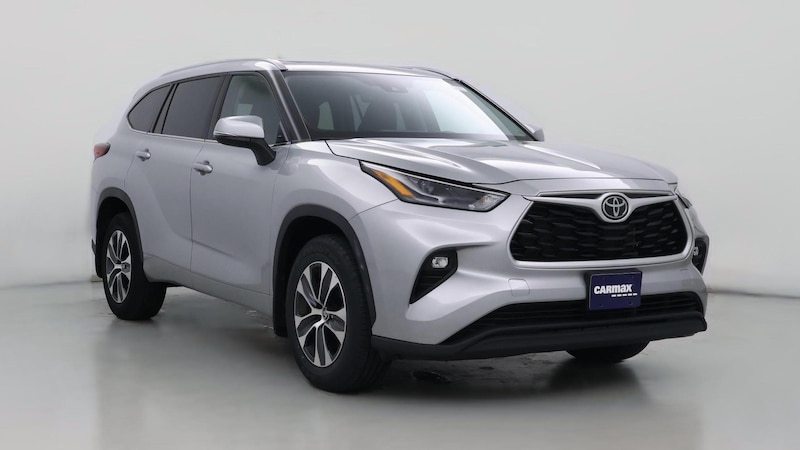 2022 Toyota Highlander XLE Hero Image