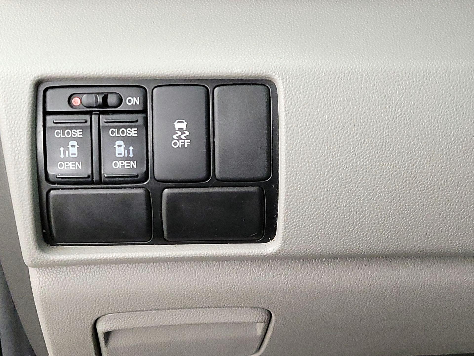 Thumbnail: 2014 Honda Odyssey - 13
