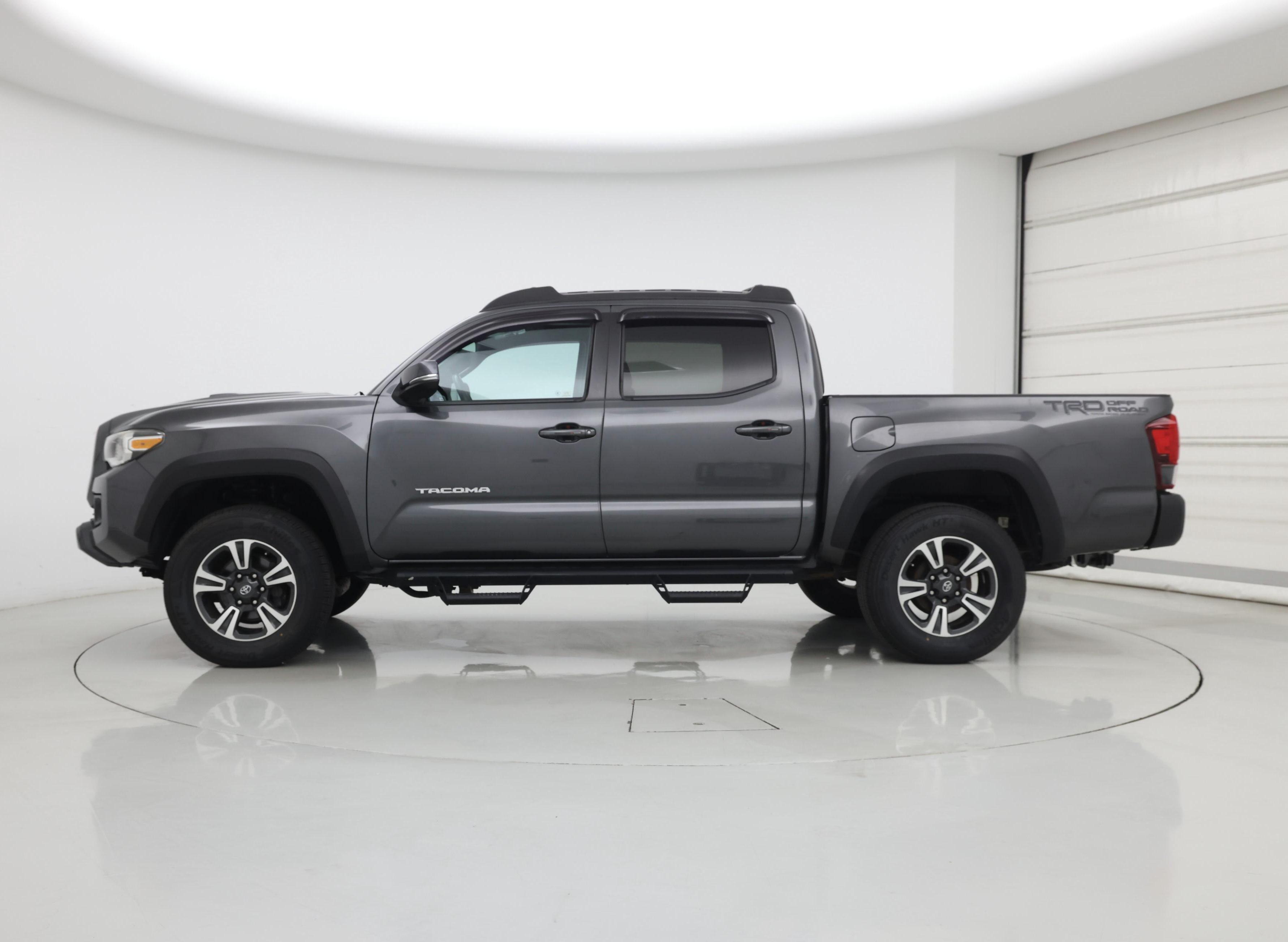 Thumbnail: 2019 Toyota Tacoma - 3