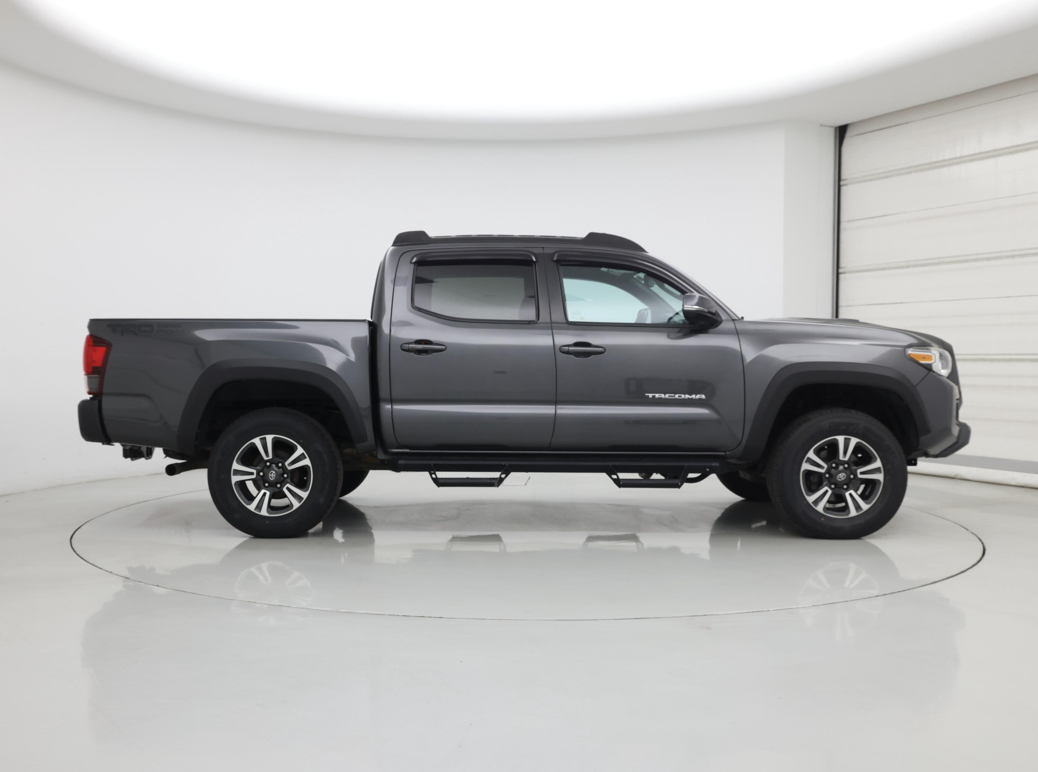 Thumbnail: 2019 Toyota Tacoma - 7