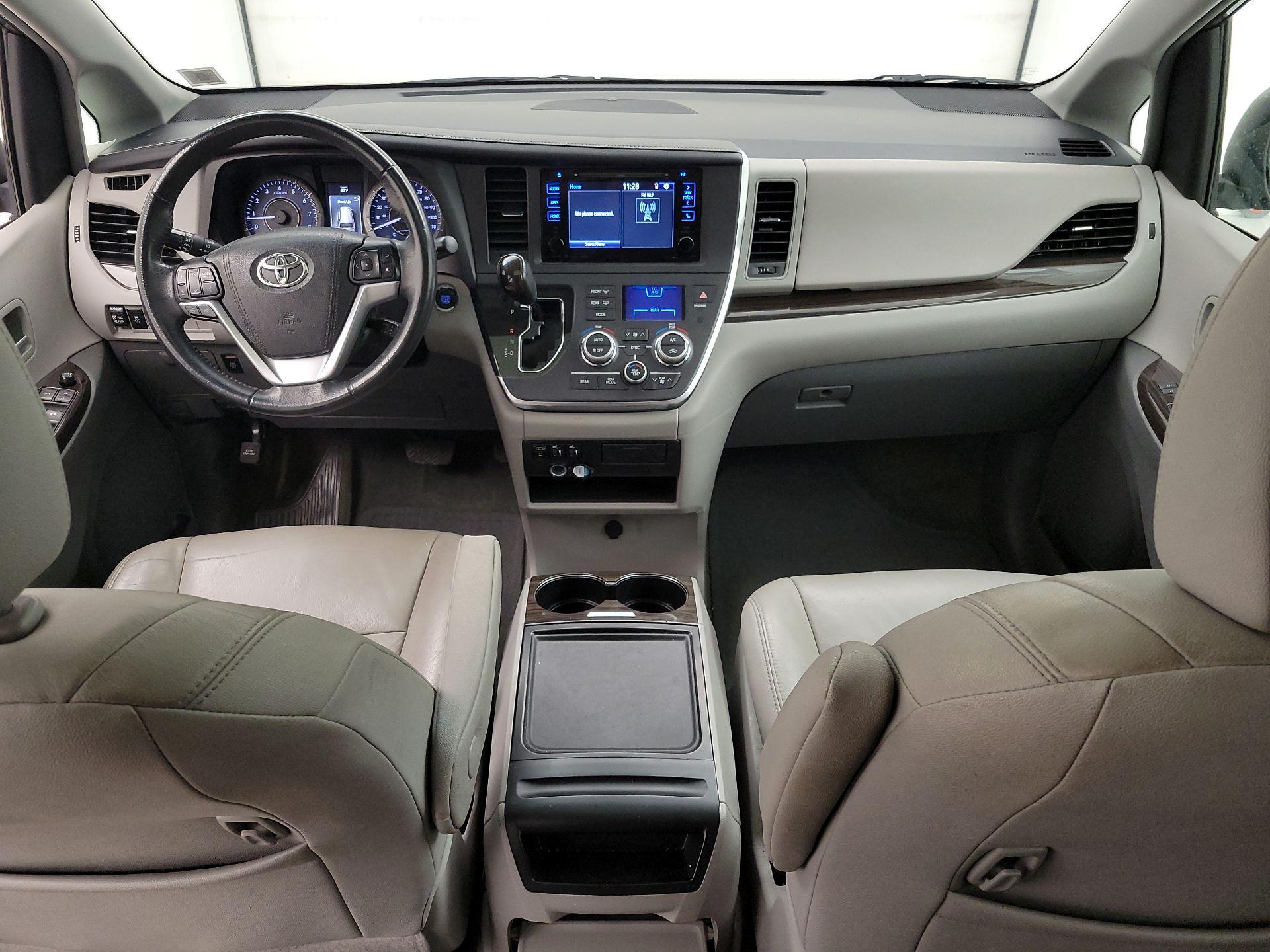 Thumbnail: 2016 Toyota Sienna - 9