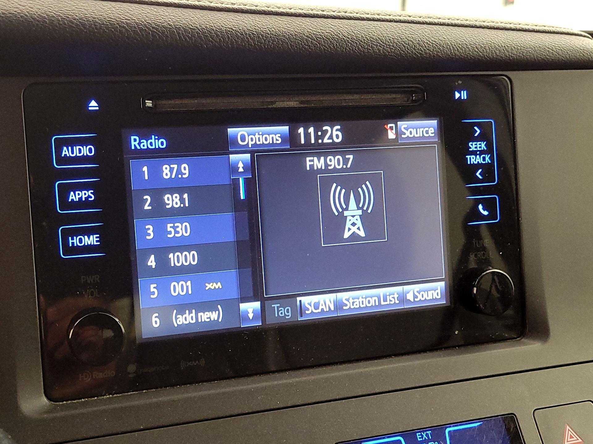 Thumbnail: 2016 Toyota Sienna - 15