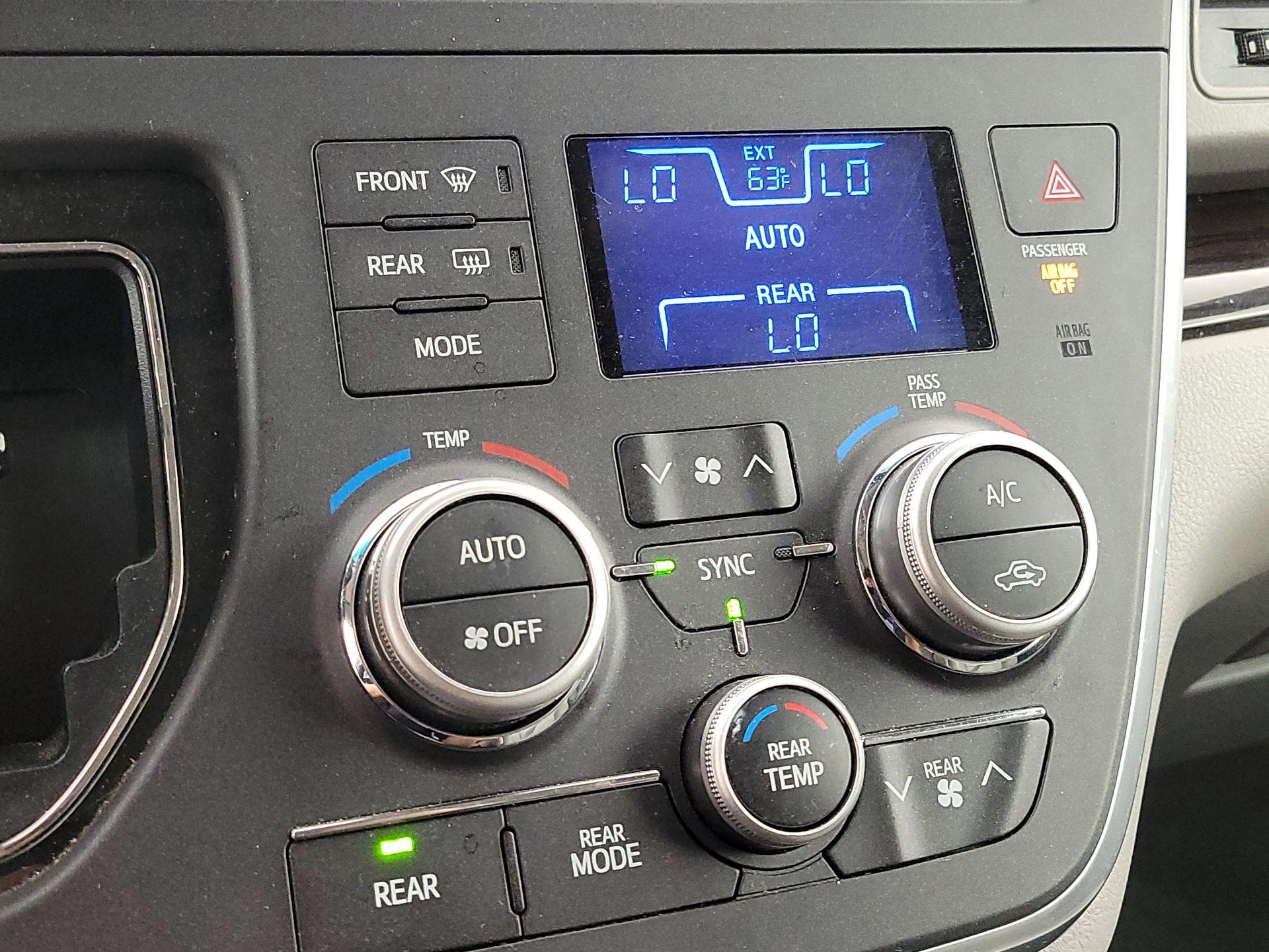 Thumbnail: 2016 Toyota Sienna - 16