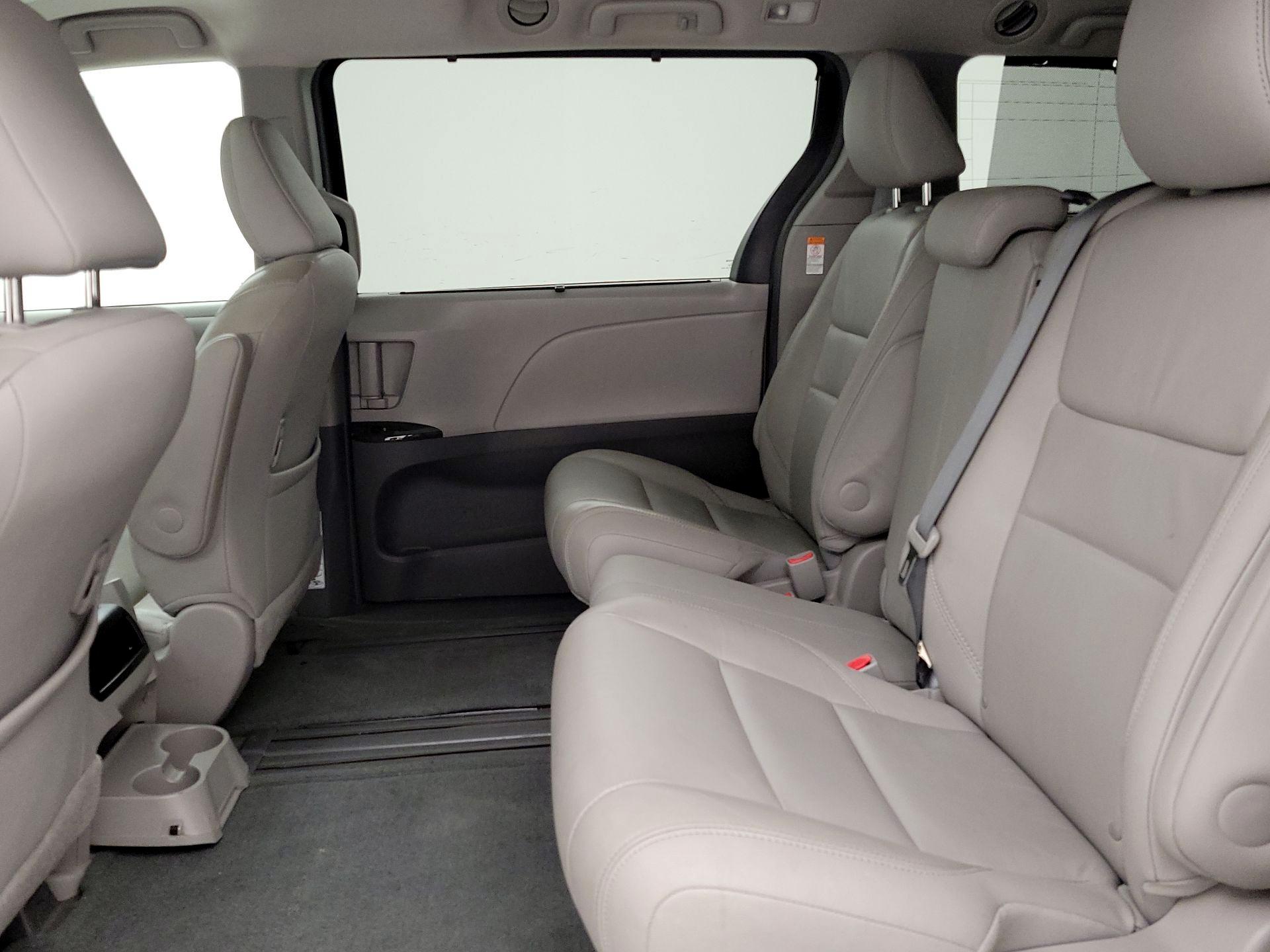 Thumbnail: 2016 Toyota Sienna - 20
