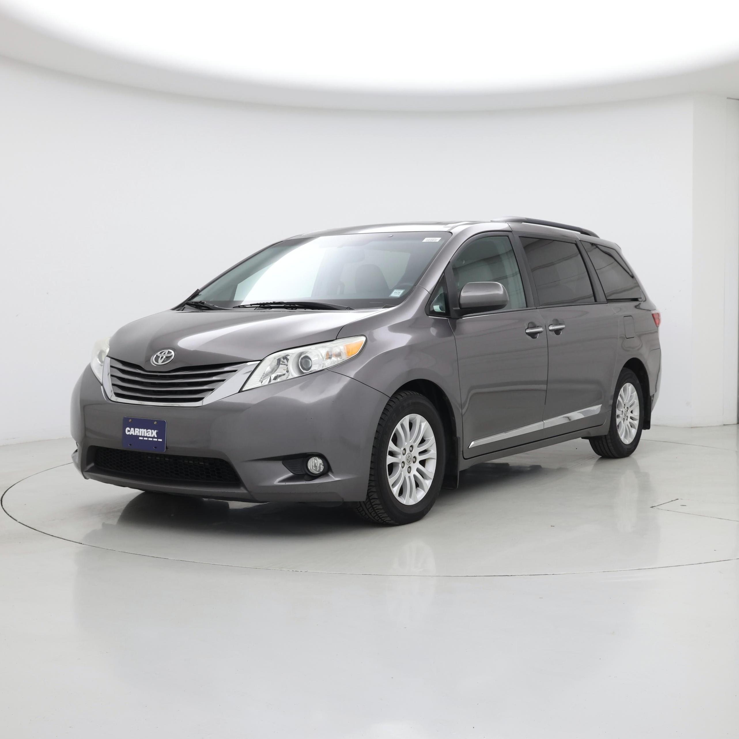 Thumbnail: 2016 Toyota Sienna - 4