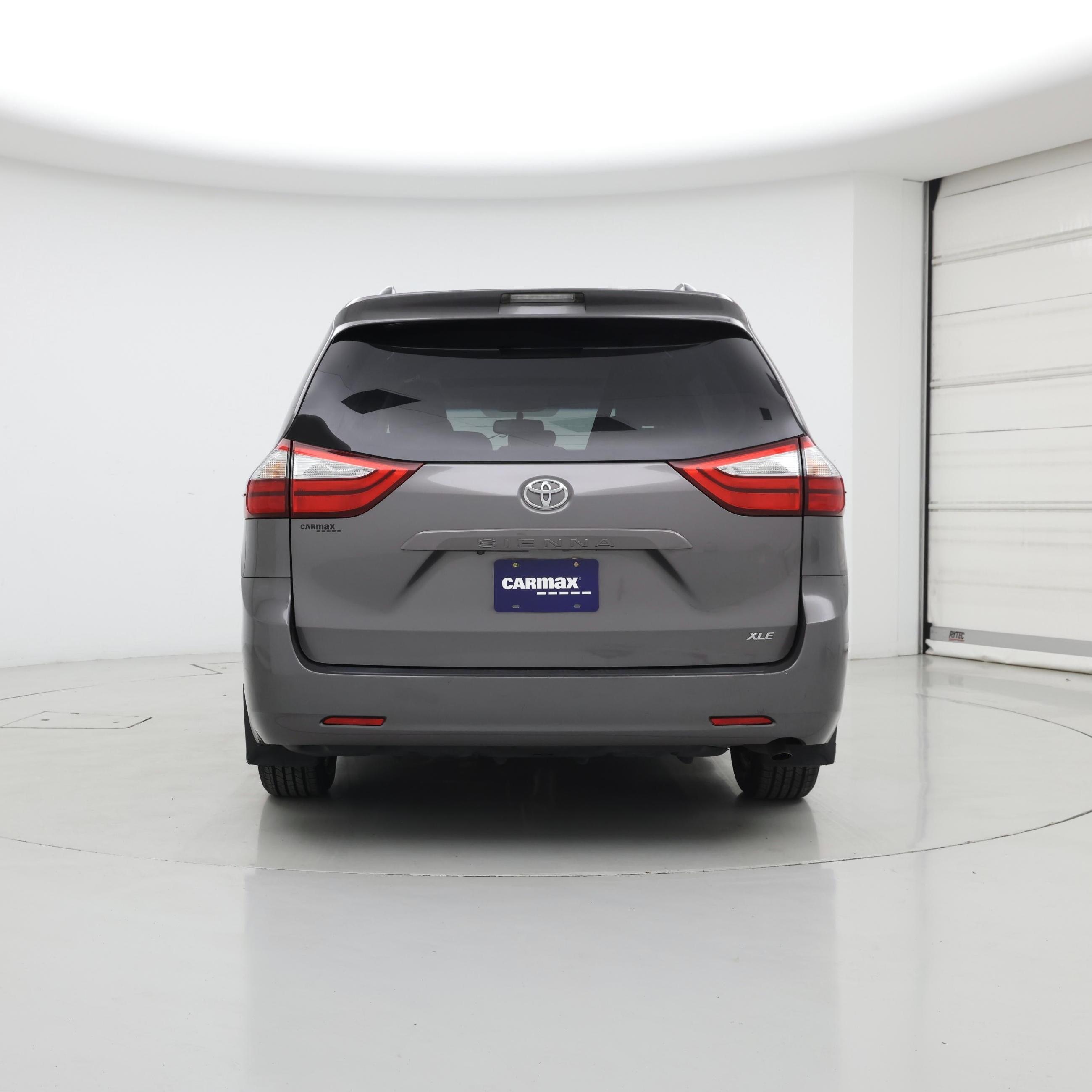 Thumbnail: 2016 Toyota Sienna - 6
