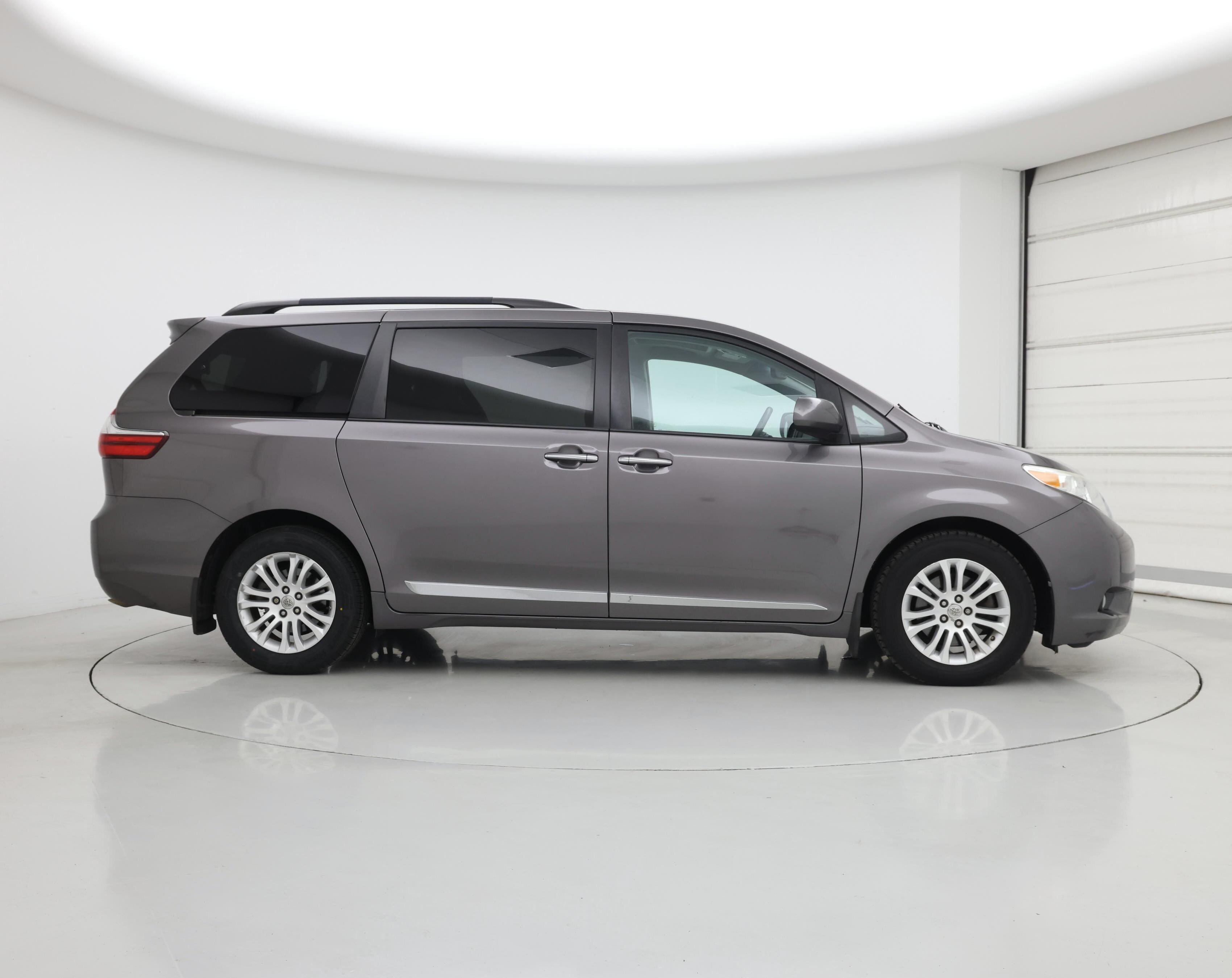 Thumbnail: 2016 Toyota Sienna - 7