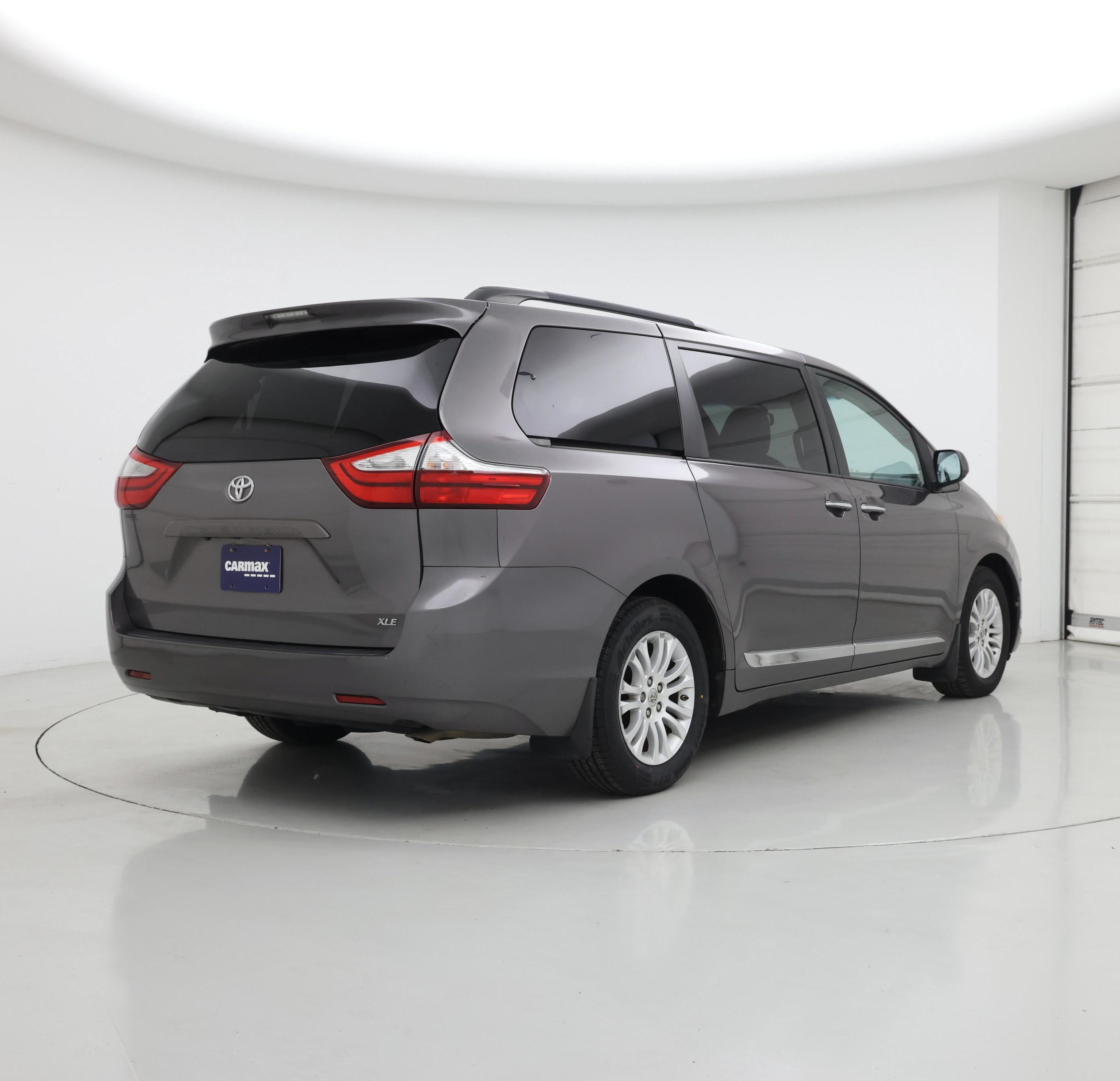 Thumbnail: 2016 Toyota Sienna - 8