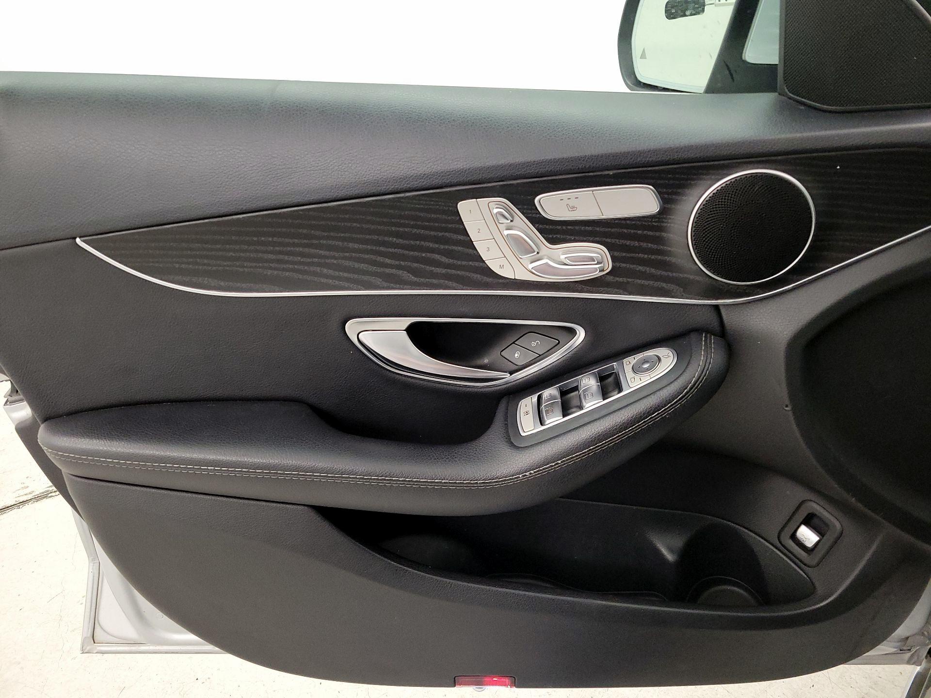Thumbnail: 2016 Mercedes-Benz C-Class - 12