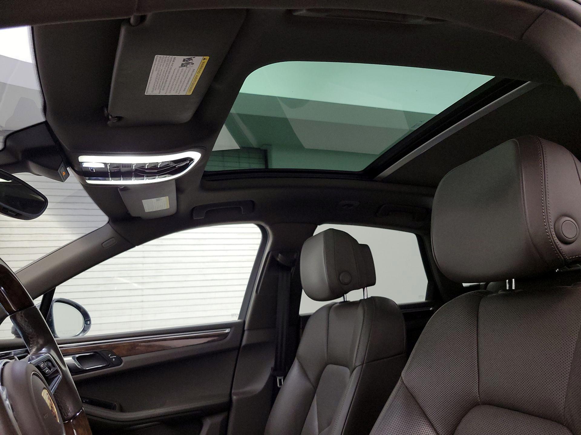 Thumbnail: 2016 Porsche Macan - 19