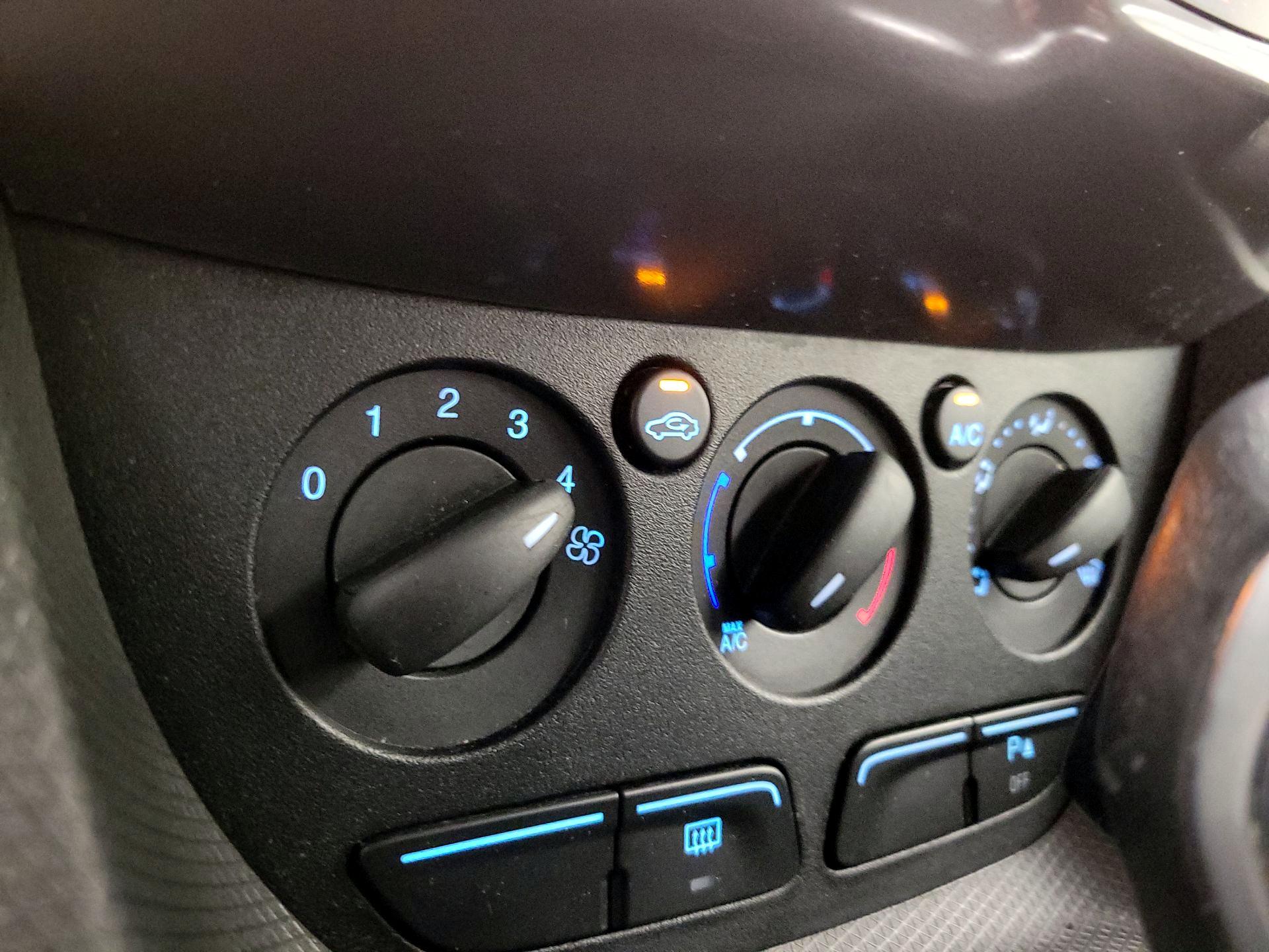 Thumbnail: 2016 Ford Transit Series - 16