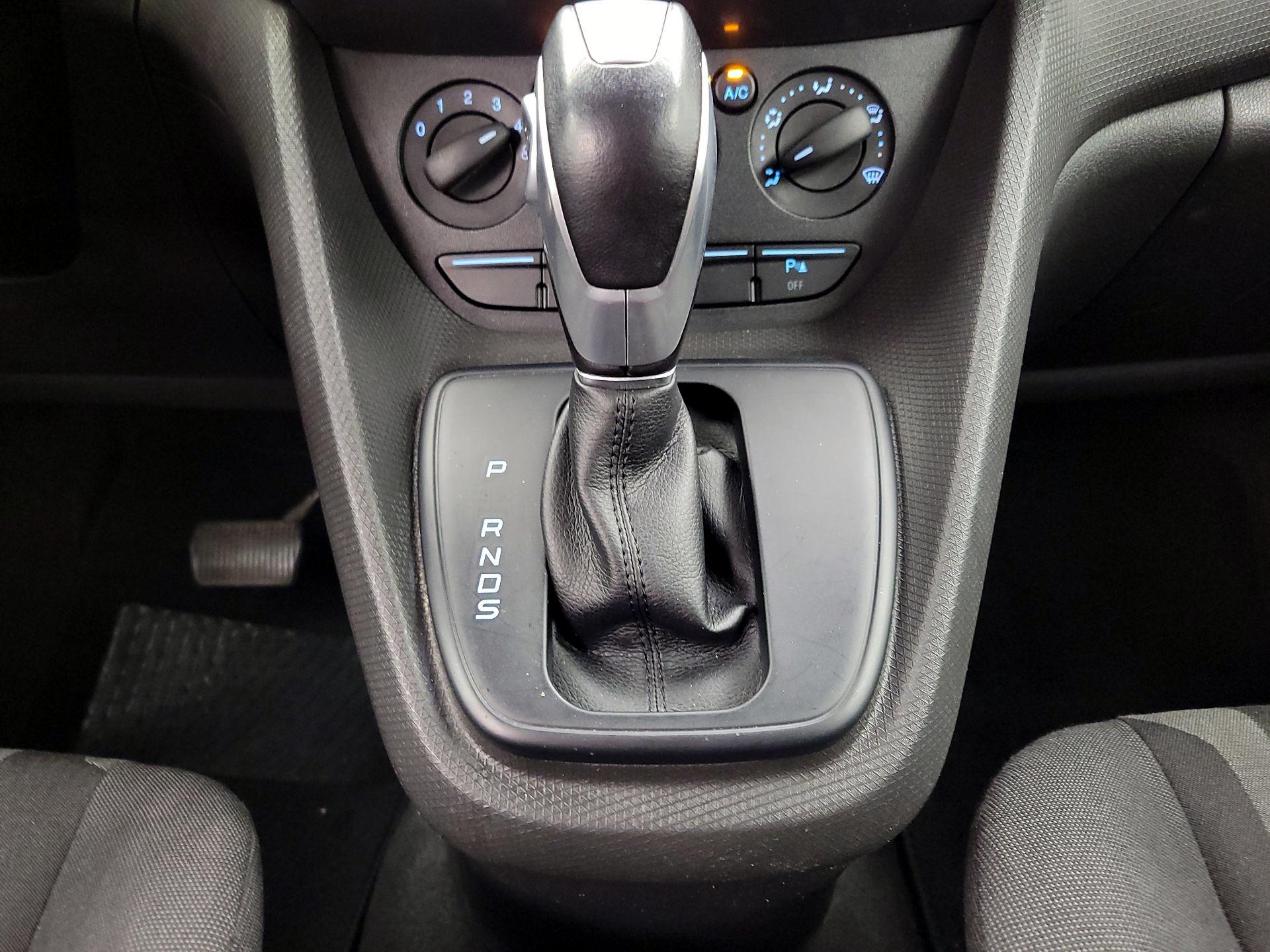 Thumbnail: 2016 Ford Transit Series - 17