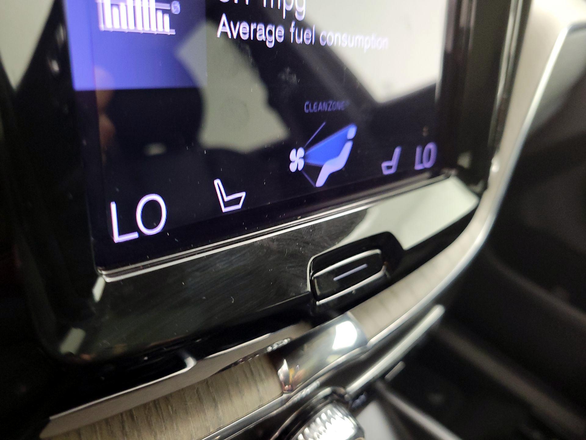 Thumbnail: 2021 Volvo XC60 - 16