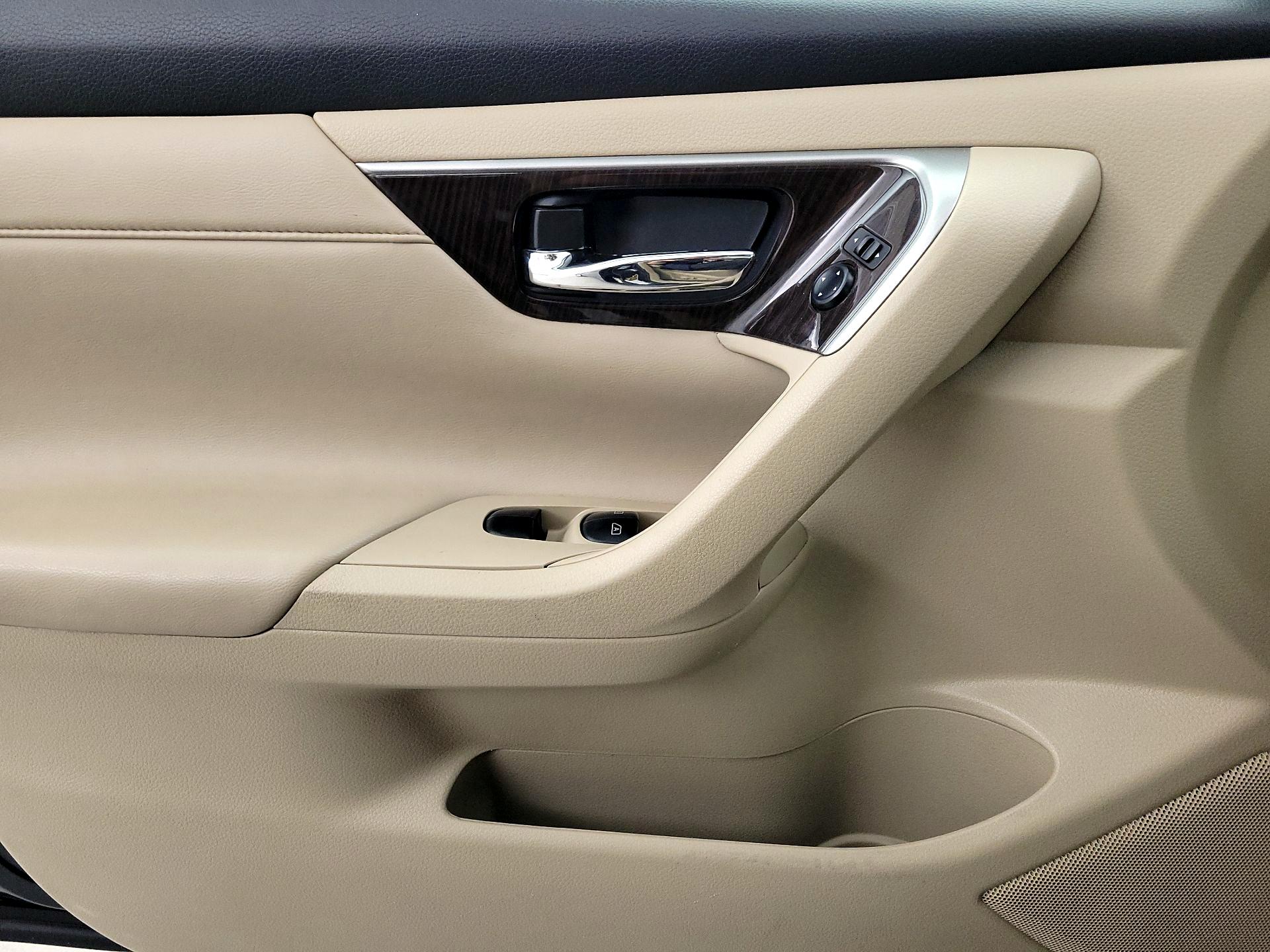 Thumbnail: 2013 Nissan Altima - 12
