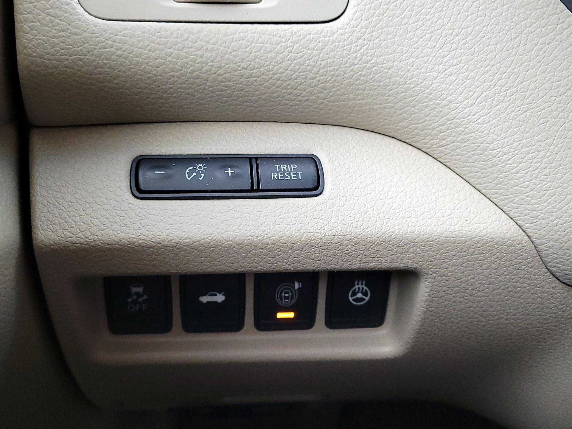 Thumbnail: 2013 Nissan Altima - 13