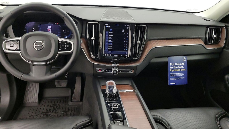 2023 Volvo XC60 B5 Ultimate 9
