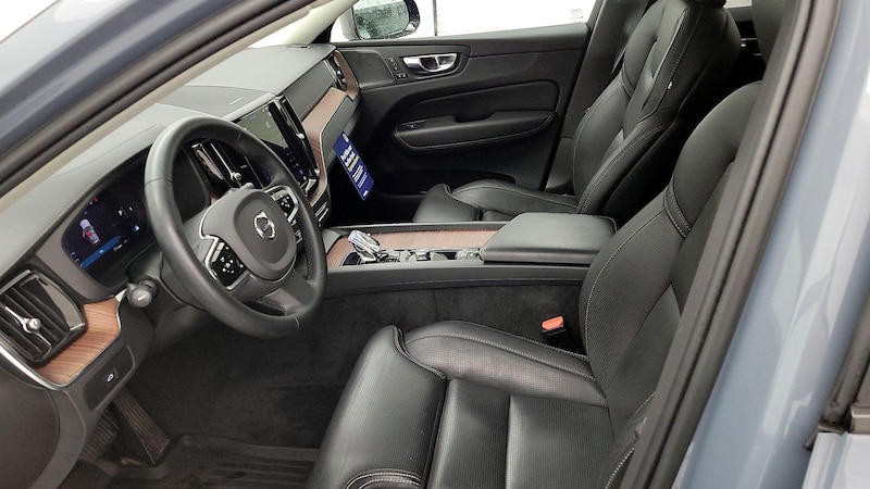 2023 Volvo XC60 B5 Ultimate 11