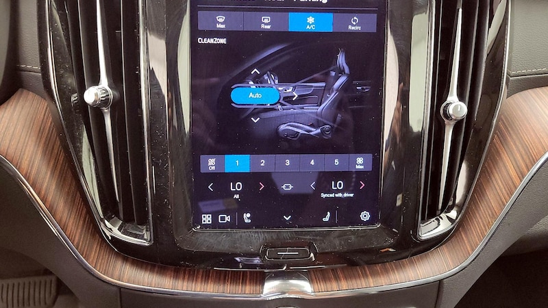 2023 Volvo XC60 B5 Ultimate 16
