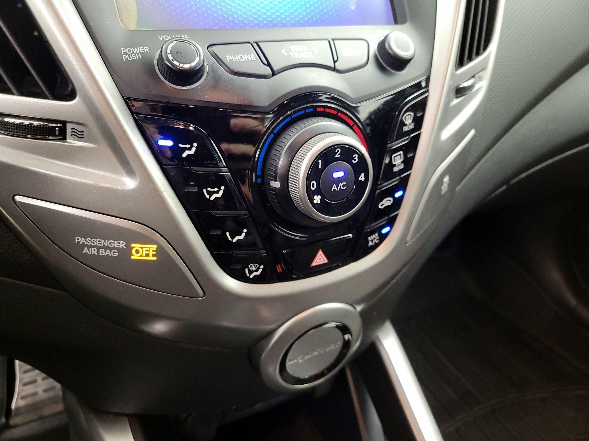 Thumbnail: 2016 Hyundai Veloster - 16