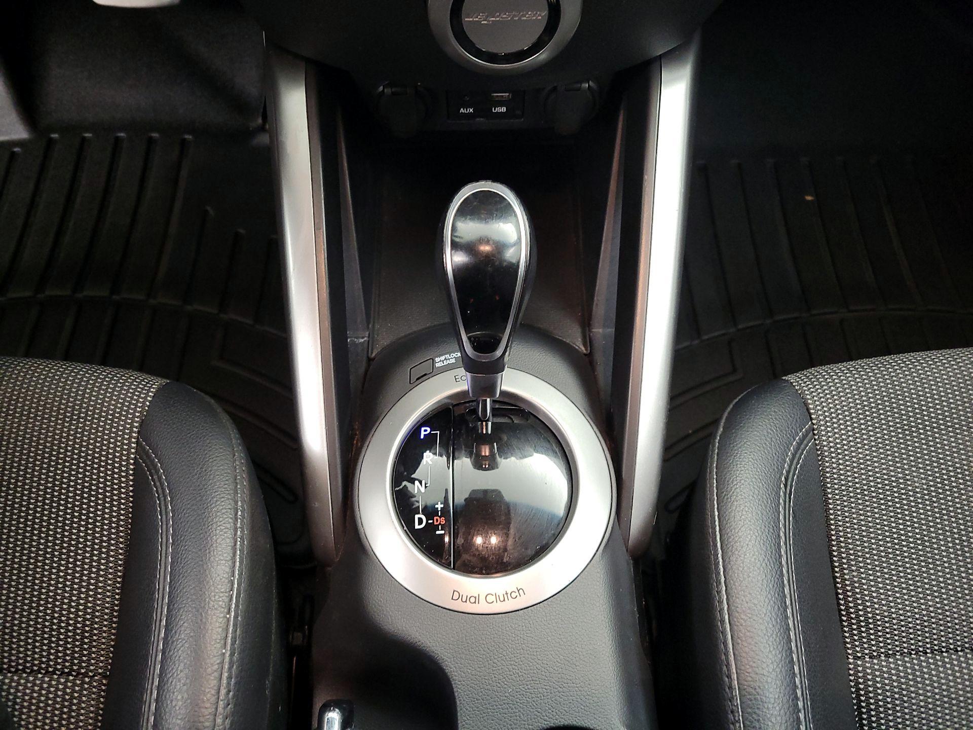 Thumbnail: 2016 Hyundai Veloster - 17