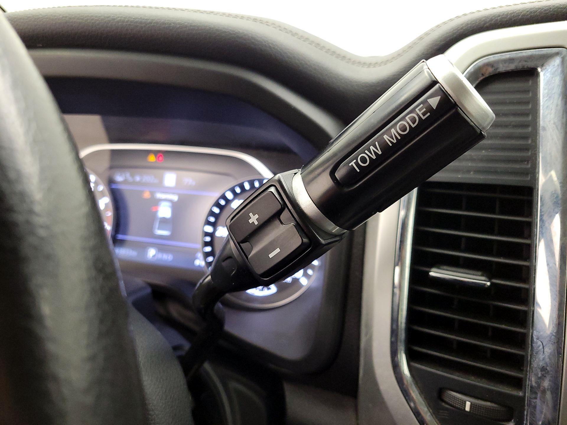 Thumbnail: 2020 Nissan Titan - 18