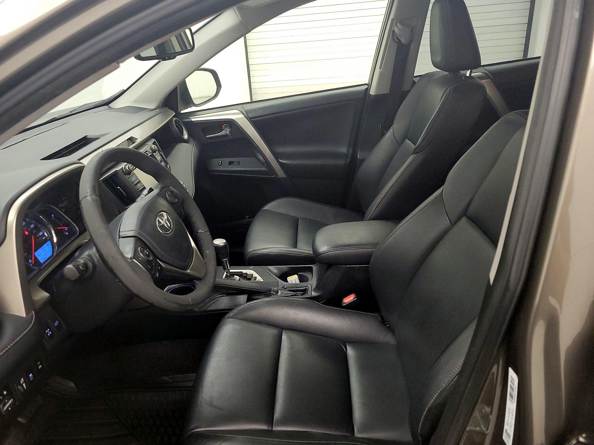 Thumbnail: 2015 Toyota RAV4 - 11