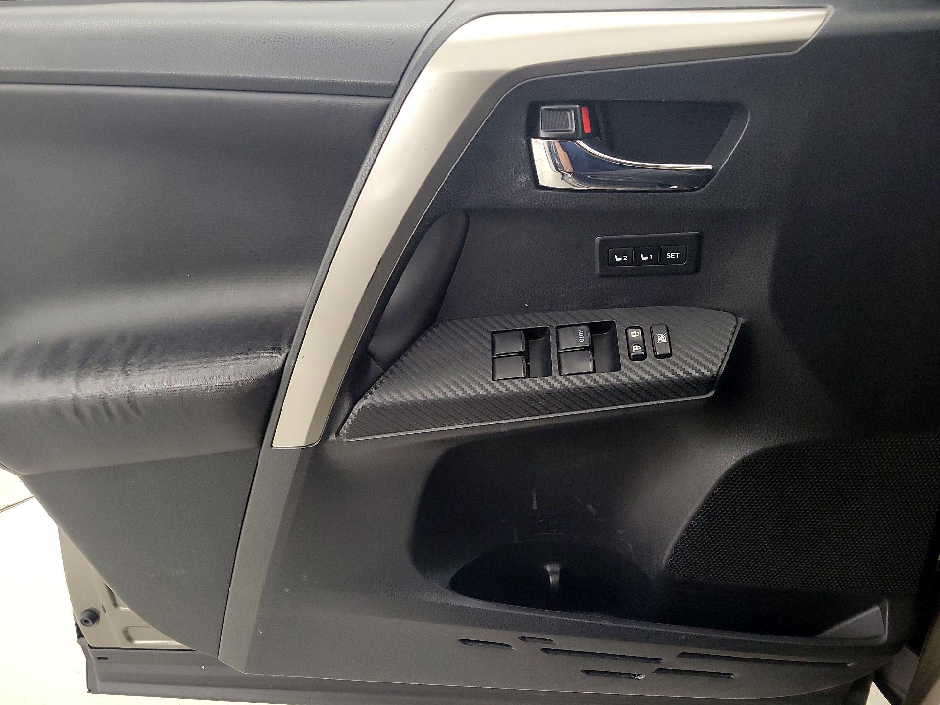 Thumbnail: 2015 Toyota RAV4 - 12