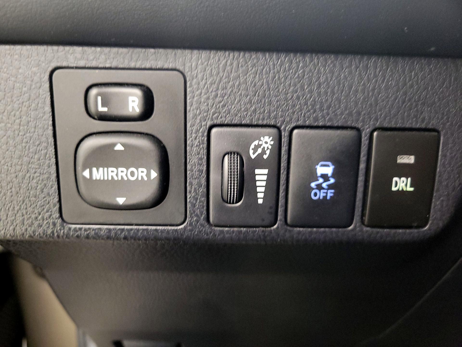 Thumbnail: 2015 Toyota RAV4 - 13