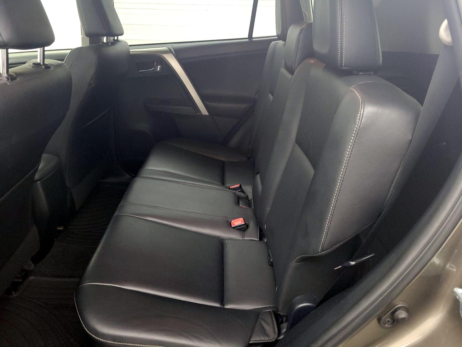 Thumbnail: 2015 Toyota RAV4 - 20