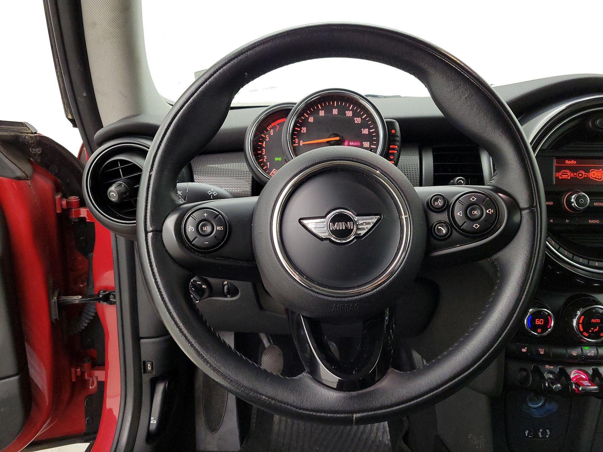 Thumbnail: 2015 MINI Cooper Hardtop - 10