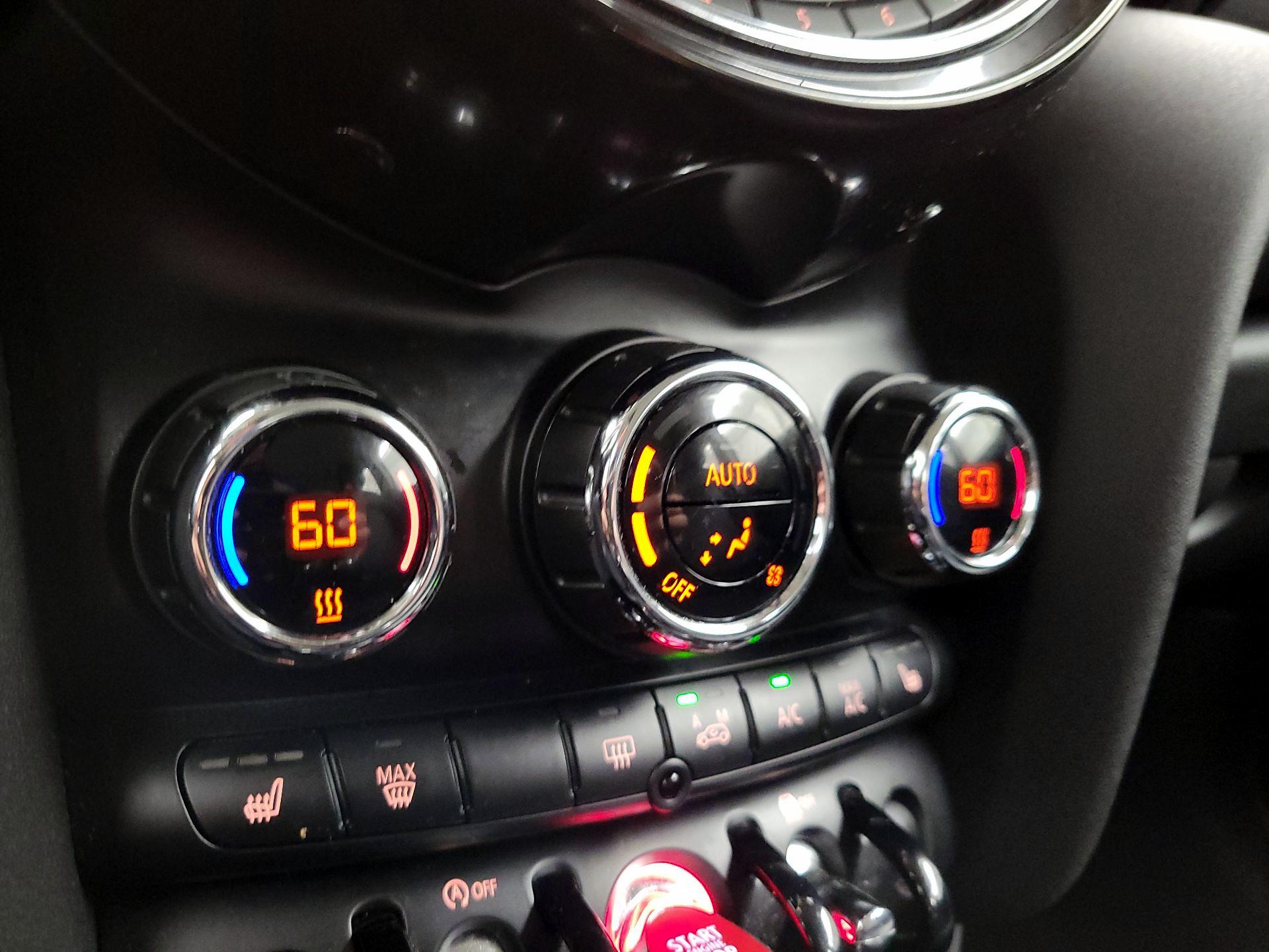 Thumbnail: 2015 MINI Cooper Hardtop - 15