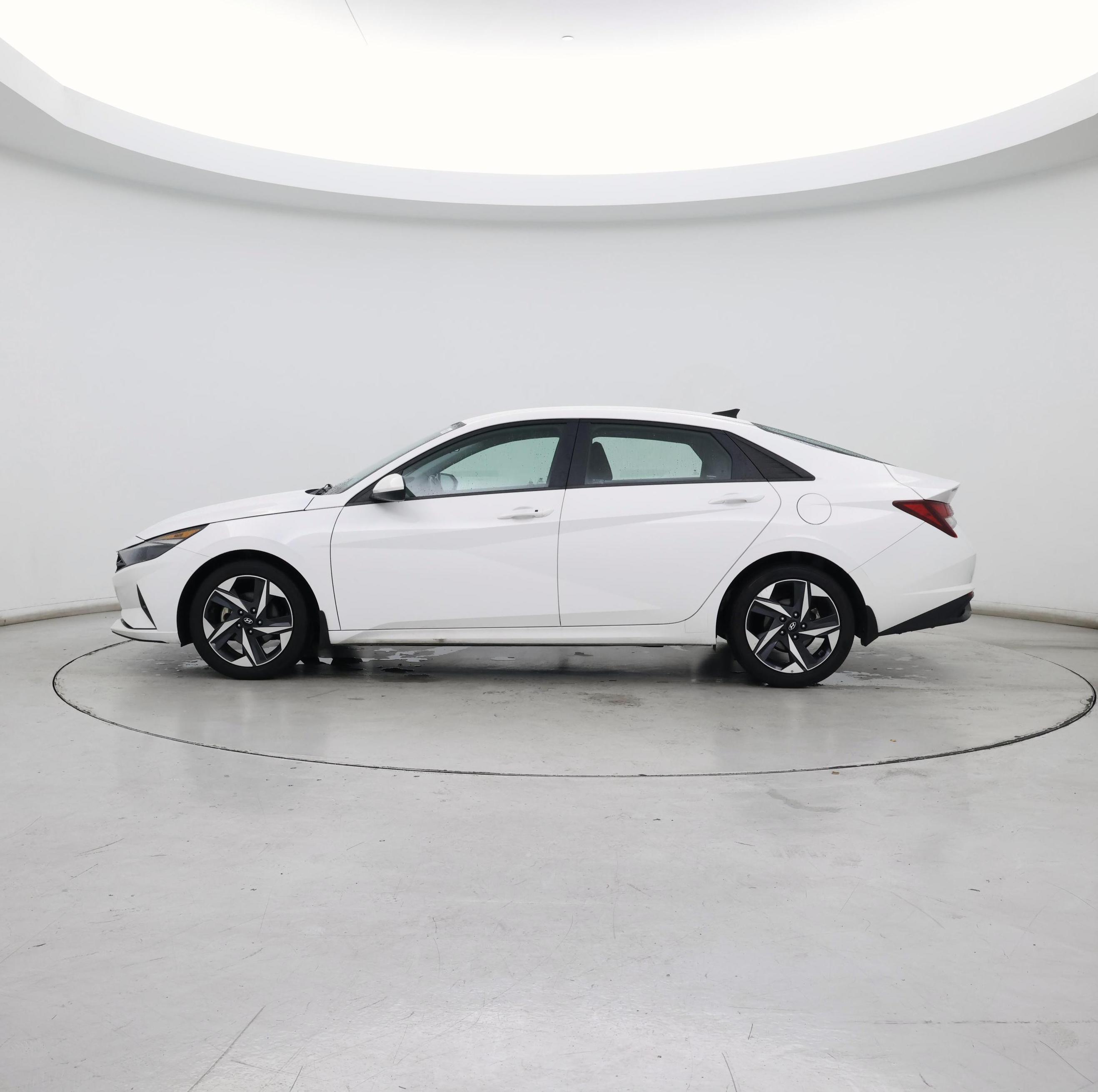Thumbnail: 2023 Hyundai Elantra - 3