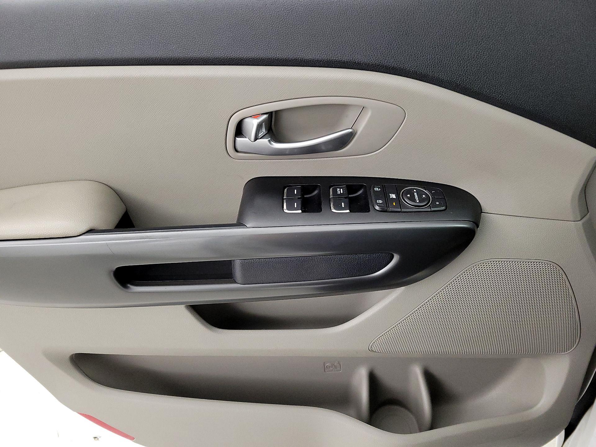 Thumbnail: 2020 Kia Sedona - 12