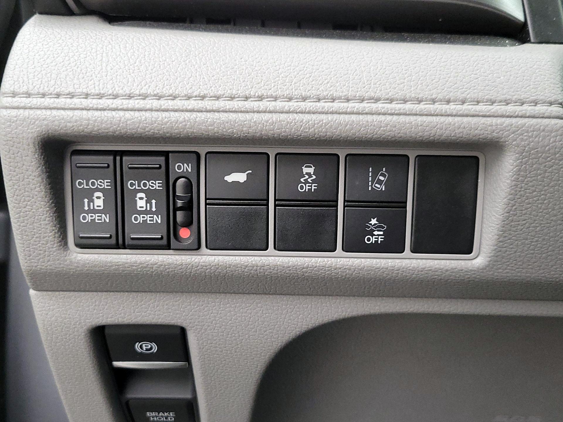 Thumbnail: 2019 Honda Odyssey - 13